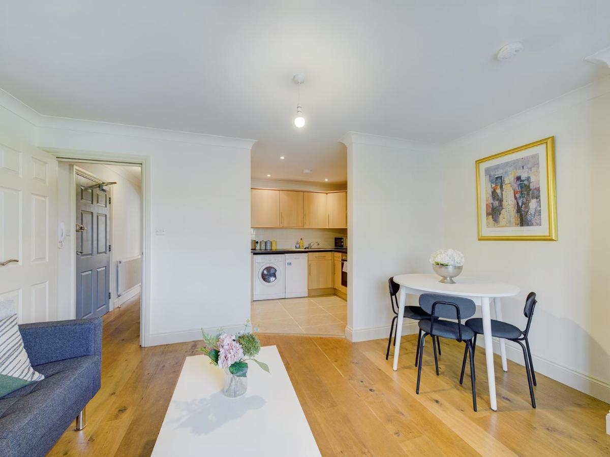 Duplex Redhill Town Centre Apt By Livingo Stays Exterior foto